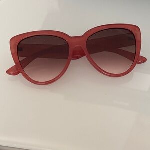 Chic Red Cat-Eye Sunglasses